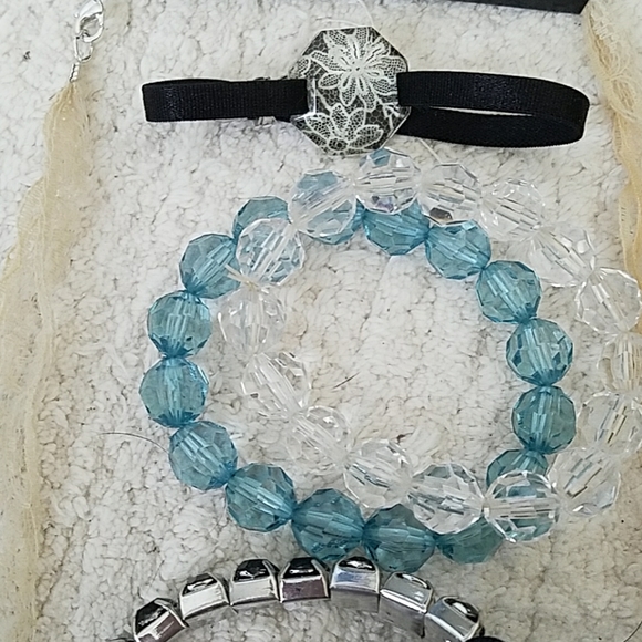 Jewelry - Picture 3 of 3